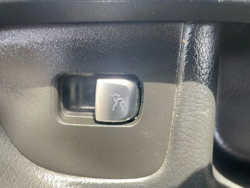 Used 2019 Mercedes-Benz E 300 4MATIC image 12