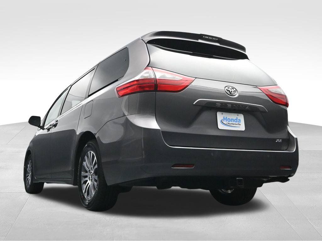 Used 2018 Toyota Sienna XLE w/ XLE Navigation Package FWD image 37