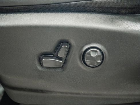 Used 2024 Chrysler Pacifica Touring-L FWD image 42