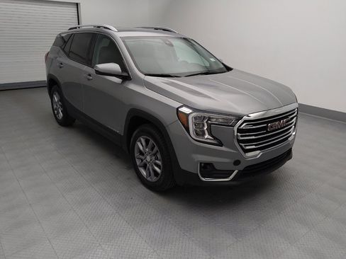 Used 2024 GMC Terrain SLT image 13