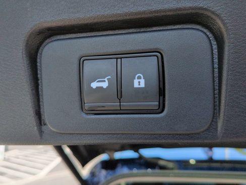 Used 2024 Nissan Rogue SV FWD image 15