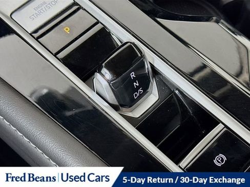 Used 2025 Volkswagen Atlas SE image 17