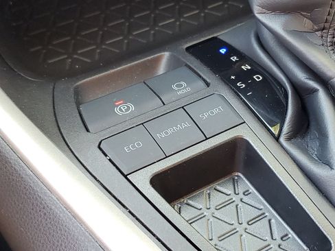 Used 2023 Toyota RAV4 LE FWD image 32