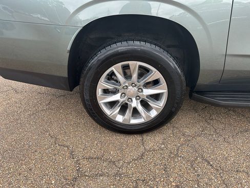 Used 2023 Chevrolet Suburban Premier image 5