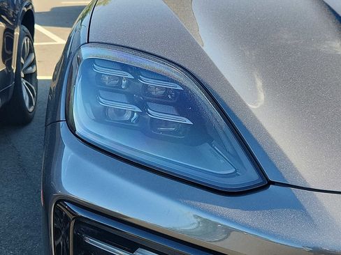 Used 2025 Porsche Cayenne E-Hybrid AWD/4WD image 3
