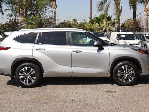 Used 2023 Toyota Highlander XLE image 10