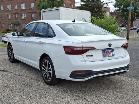 Used 2023 Volkswagen Jetta Sport image 4