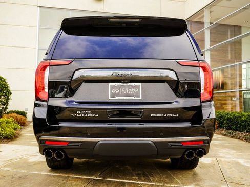 Used 2023 GMC Yukon XL Denali Ultimate image 11