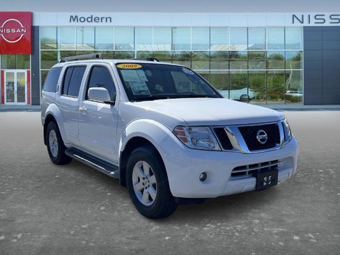 Used 2009 Nissan Pathfinder SE image 3
