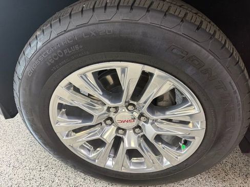 Used 2025 GMC Yukon Denali AWD/4WD image 9
