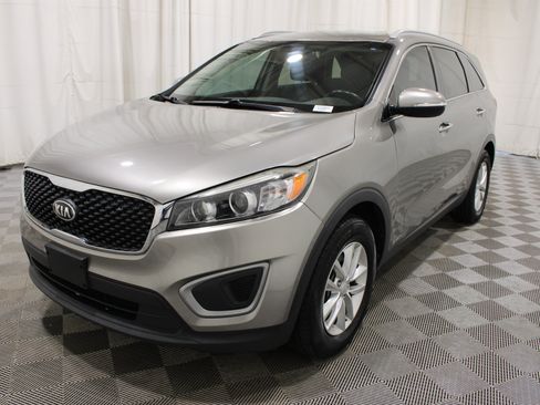 Used 2017 Kia Sorento AWD w/ LX Convenience Package image 33
