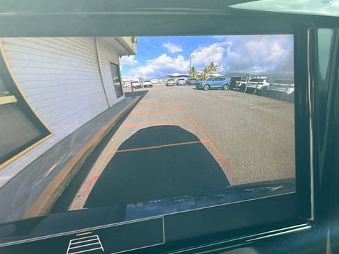 Used 2023 Chevrolet Traverse LT FWD image 23