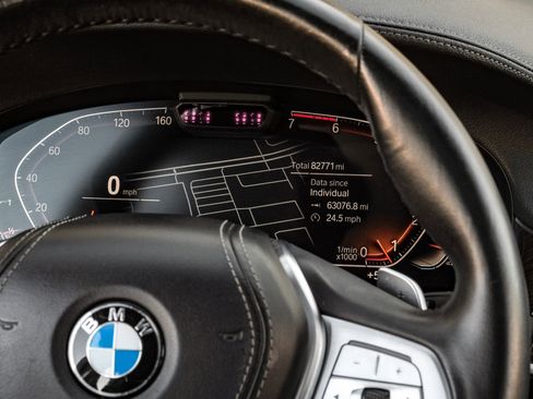 Used 2021 BMW 750i xDrive image 18