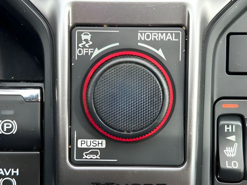 Used 2024 Subaru Forester Premium AWD/4WD image 5