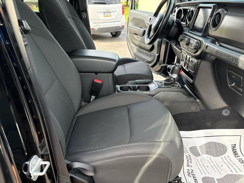 Used 2021 Jeep Wrangler Unlimited Sport AWD/4WD image 25