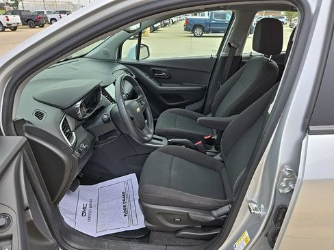 Used 2017 Chevrolet Trax LS FWD image 17