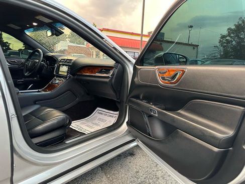 Used 2018 Lincoln Continental Premiere FWD image 13