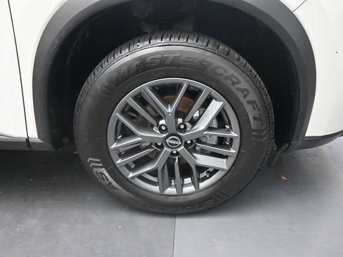 Used 2024 Nissan Rogue S image 21