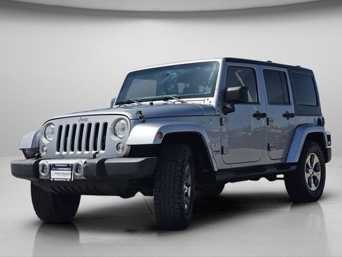 Used 2018 Jeep Wrangler Unlimited Sahara AWD/4WD image 17