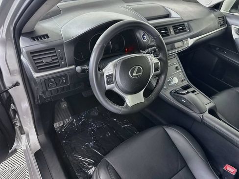 Used 2013 Lexus CT 200h w/ Leather Pkg FWD image 17