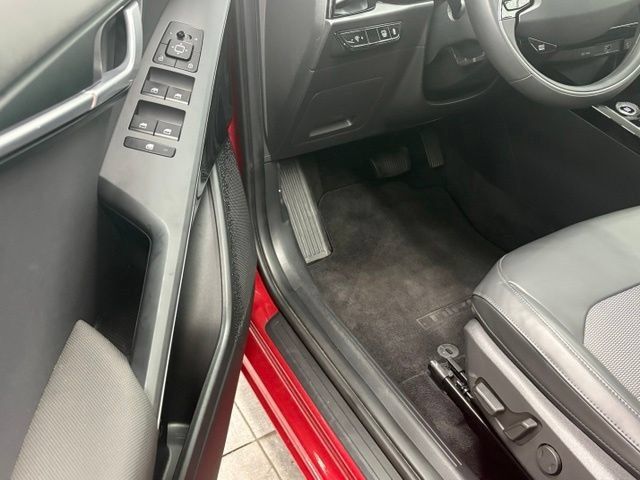 Used 2023 Kia Niro EX FWD image 10