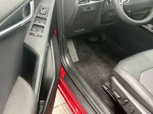 Used 2023 Kia Niro EX FWD image 10