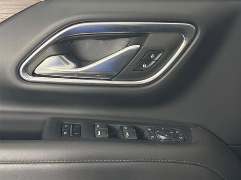 Used 2024 Chevrolet Suburban High Country RWD image 18