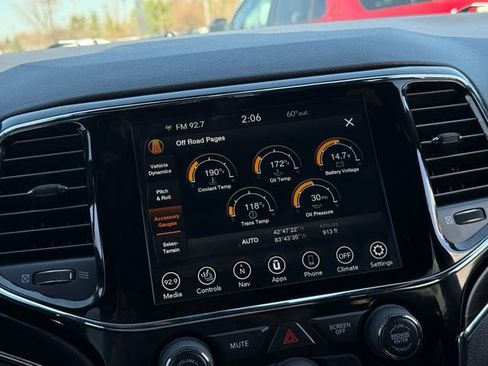 Used 2019 Jeep Grand Cherokee Limited image 24