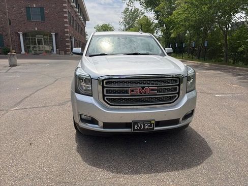Used 2019 GMC Yukon XL SLT w/ Open Road Package AWD/4WD image 4