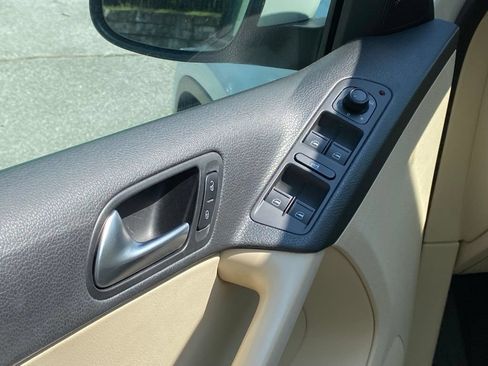 Used 2016 Volkswagen Tiguan S FWD image 11