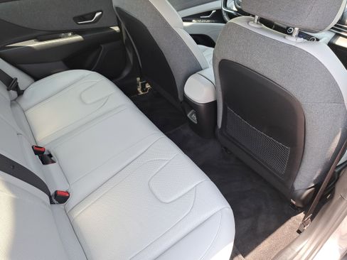 Used 2025 Hyundai Elantra Limited FWD image 11