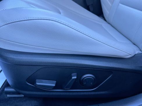 Used 2024 Hyundai Elantra Limited image 12