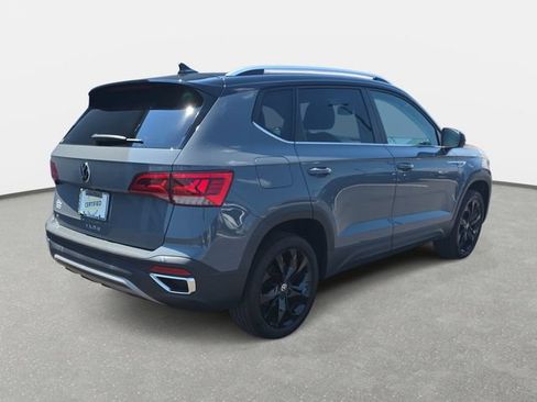 Used 2023 Volkswagen Taos SE w/ Panoramic Sunroof Package FWD image 5