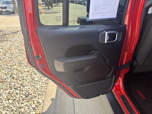 Used 2024 Jeep Wrangler Willys image 9