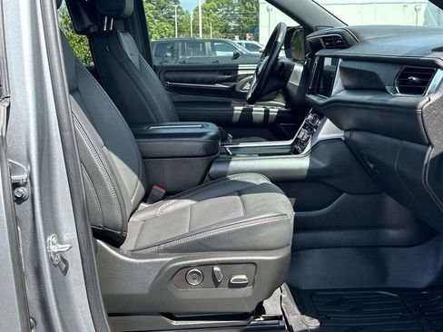 Used 2024 GMC Yukon XL Denali AWD/4WD image 6