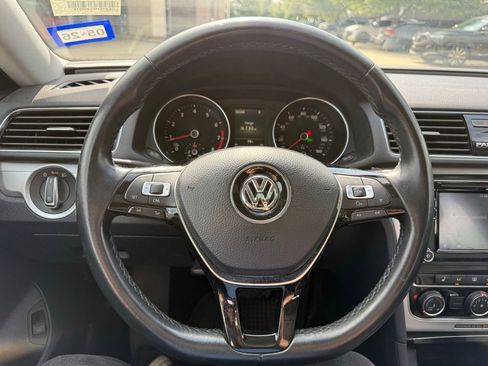 Used 2019 Volkswagen Passat 2.0T Wolfsburg FWD image 11