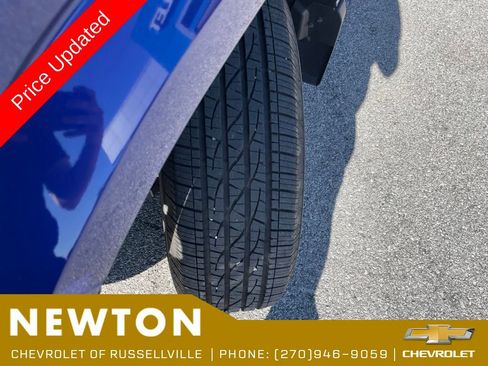 Used 2025 Toyota Tacoma SR5 AWD/4WD image 30