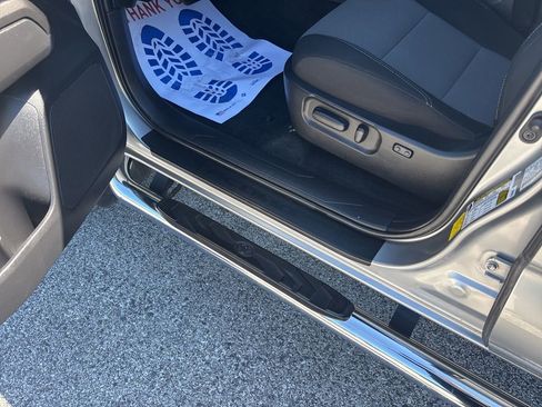 Used 2023 Toyota Tacoma TRD Off-Road w/ Technology Package AWD/4WD image 11