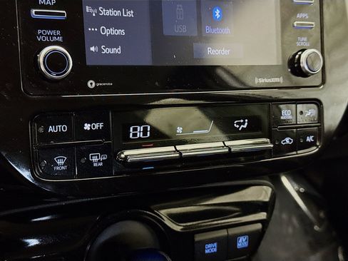 Used 2022 Toyota Prius L Eco image 12