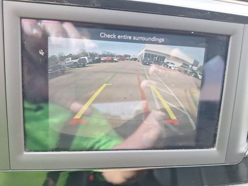 Used 2020 Chrysler Voyager Lxi image 25