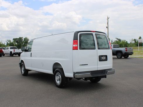 New 2026 Chevrolet Express 3500 Extended RWD image 7