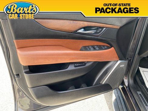 Used 2017 Cadillac Escalade ESV Luxury image 26