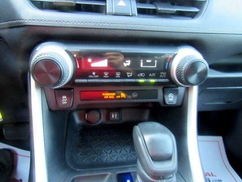 Used 2019 Toyota RAV4 LE image 22