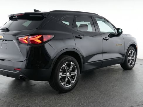 Used 2025 Chevrolet Blazer LT image 9