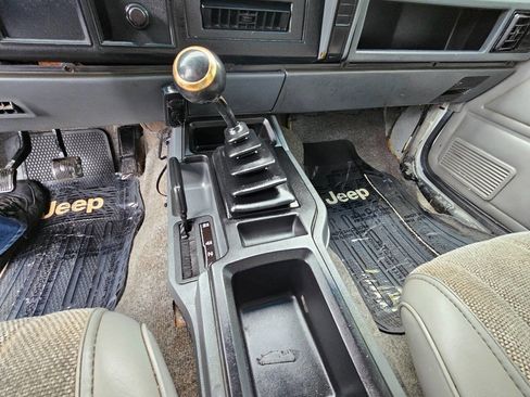 Used 1992 Jeep Comanche 4x4 image 16