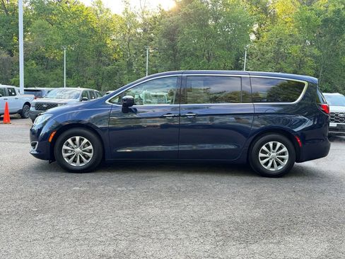 Used 2019 Chrysler Pacifica Touring Plus FWD image 4