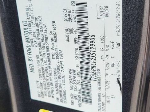 Used 2018 Ford Mustang GT Premium w/ Equipment Group 401A RWD image 30