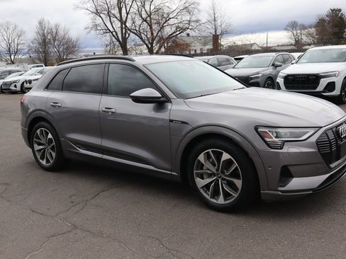 Used 2021 Audi e-tron Premium Plus w/ Premium Plus Package AWD/4WD image 4
