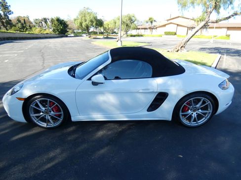 Used 2017 Porsche 718 Boxster S image 61