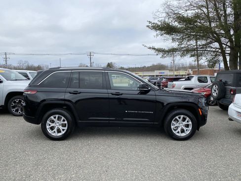 Certified 2023 Jeep Grand Cherokee Limited w/ Trailer Tow Prep Group (B) AWD/4WD image 2